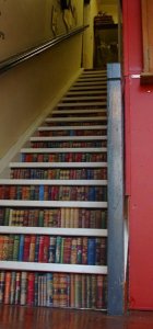 tapetaval burkolt lepcso